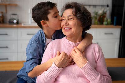 Como lidar com as perdas de memória da vovó?